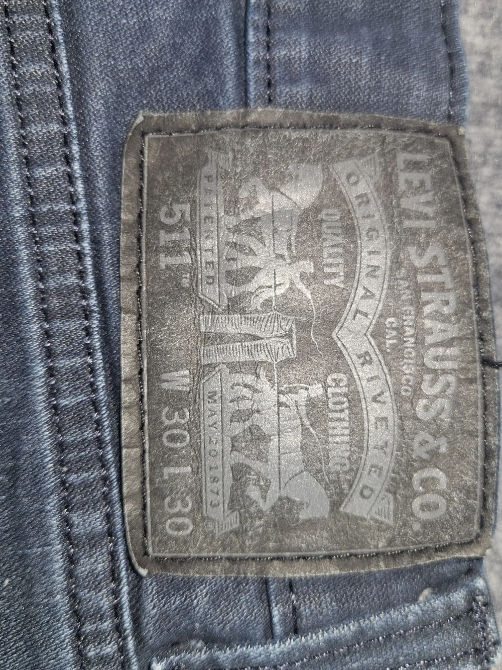 Levis slim straight